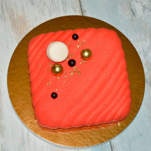 №9: Piros 7 szeletes torta (15x15 cm)