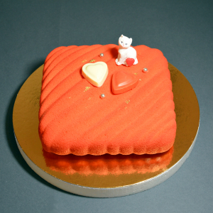 №09: Piros macskas 7 szeletes torta (15x15 cm)